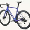 Factor Ostro VAM-fiets in Chameleon Red, 45 graden zicht vanaf de niet-aandrijfzijde