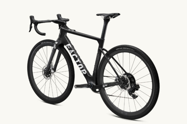 Factor Ostro Gravel-fiets in Naked Grunge Red, 45 graden zicht vanaf de niet-aandrijfzijde