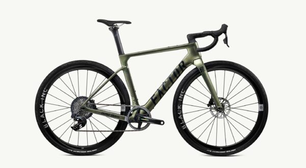 Factor Ostro Gravel-fiets in Olive Green, zijaanzicht aandrijfzijde