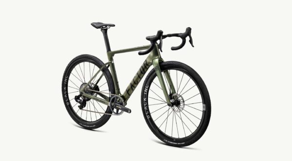 Factor Ostro Gravel-fiets in Olive Green, 45 graden zicht vanaf de aandrijfzijde