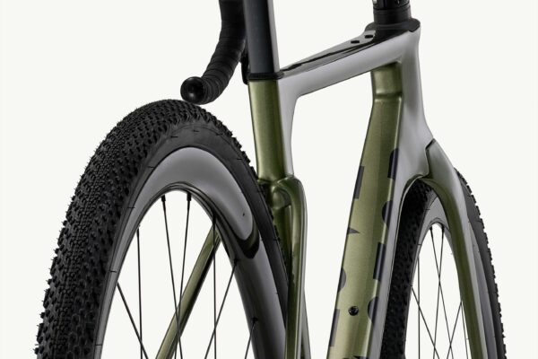 Factor Ostro Gravel-fiets in Olive Green, close-up van het frameontwerp