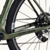Factor Ostro Gravel-fiets in Olive Green, close-up van de buisverbinding en lakafwerking