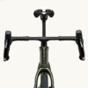 Factor Ostro Gravel-fiets in Olive Green, close-up van de balhoofdbuis.