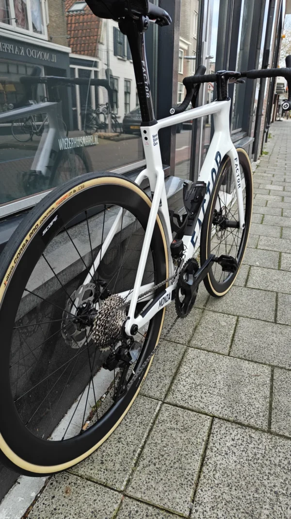 Factor-Monza-Pearl-White-7