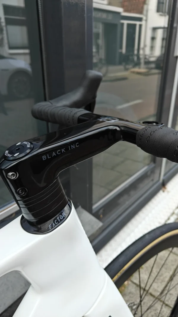 Factor-Monza-Pearl-White-9