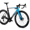 Factor Ostro VAM-fiets in Team Blue, 45 graden zicht vanaf de aandrijfzijde